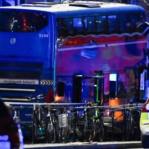Στοκχόλμη: «Μας είπαν να μείνουμε δίπλα στα πτώματα» - Νέες μαρτυρίες για το τροχαίο με λεωφορείο