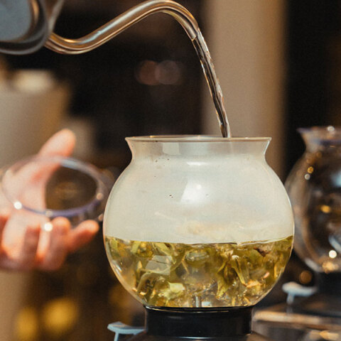 Τσάι στην εξοχή του Cézanne: Μια εμπειρία γευσιγνωσίας με ελληνικά βότανα στο Ίδρυμα Β&Ε Γουλανδρή