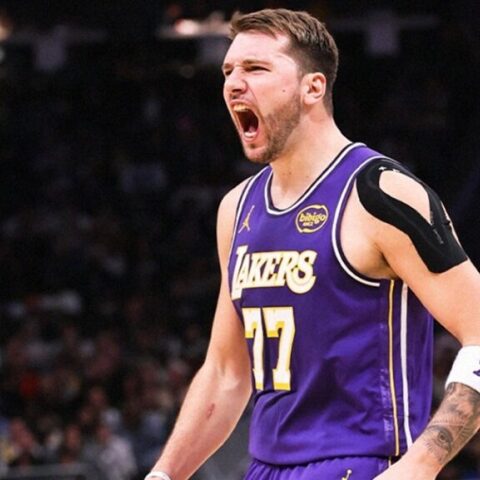 Μυθικός Ντόντσιτς στη νίκη των Λέικερς επί των Μπακς