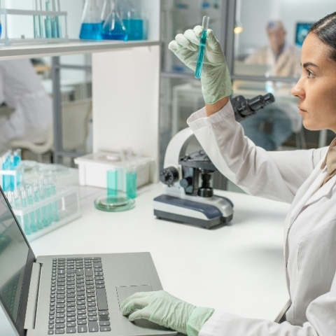 Ο ιός Μάρμπουργκ, τα συμπτώματα και οι τρόποι προστασίας 