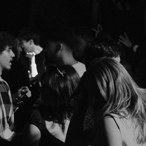 Παιδιά που διασκεδάζουν σε πάρτι