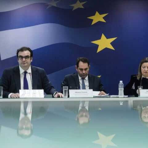 Προϋπολογισμός 2026: Πακέτο 2 δισ. ευρώ με φορολογική μεταρρύθμιση, αυξήσεις μισθών-συντάξεων και κατάργηση ΕΝΦΙΑ σε απομακρυσμένες περιοχές
