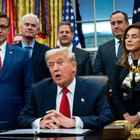 Δώρα από Ελβετούς δισεκατομμυριούχους στον Ντόναλντ Τραμπ εγείρουν ερωτήματα για την εξατομίκευση της προεδρικής εξουσίας - Αντιδράσεις σε Ευρώπη και ΗΠΑ