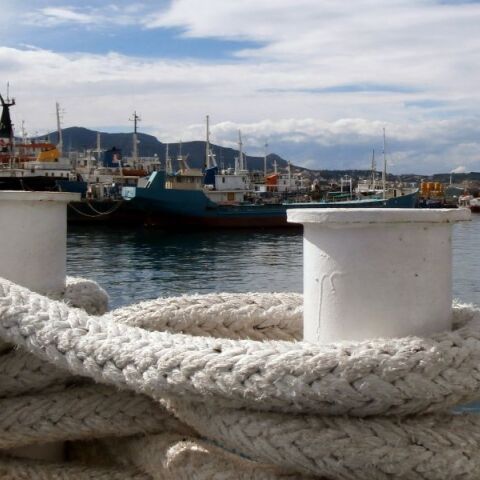 Αυτοκίνητο έπεσε στη θάλασσα από την προβλήτα στη Σαλαμίνα - Ο οδηγός εντοπίστηκε νεκρός - Οι πρώτες πληροφορίες για το περιστατικό