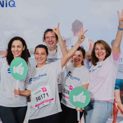 350 εθελοντές της HELLENiQ ENERGY έτρεξαν για κοινωνικό σκοπό