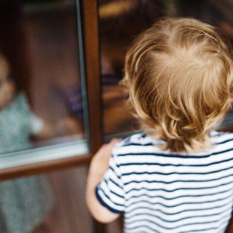 Φρίκη στην Αθήνα: 20χρονος ασελγούσε στα ανίψια του, 2 και 4 ετών, μαζί με τον  σύντροφό του