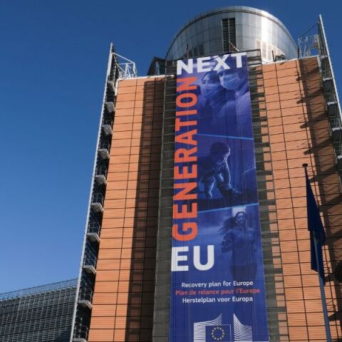 Ελληνικό Πάνελ Οικονομολόγων του ΚΕΦΙΜ: Επιφυλάξεις για τη διατήρηση της ανάπτυξης μετά τη λήξη των πόρων του Ταμείου Ανάκαμψης.