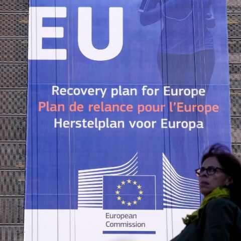 Η Ευρωπαϊκή Επιτροπή ενέκρινε την εκταμίευση 2,1 δισ. ευρώ σε επιχορηγήσεις προς την Ελλάδα, στο πλαίσιο του Μηχανισμού Ανάκαμψης και Ανθεκτικότητας.