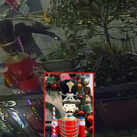 Άνδρας σε ηλεκτρικό ποδήλατο έκλεψε άγαλμα Χριστουγεννιάτικου καρυοθραύστη ύψους 2,4 μ. από μπαρ στο Εδιμβούργο - Δείτε βίντεο