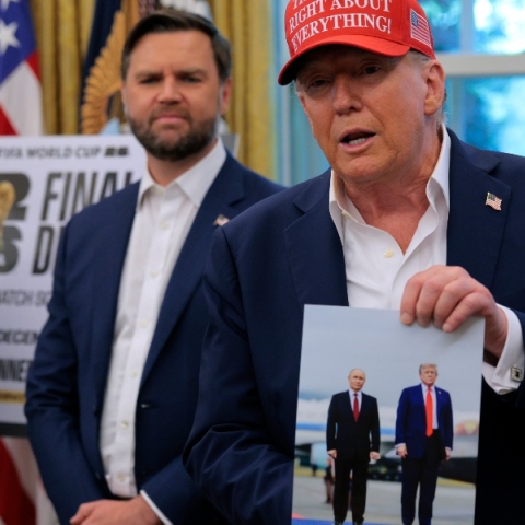 Πώς η ομάδα του Ντόναλντ Τραμπ έγινε ρωσικό λόμπι