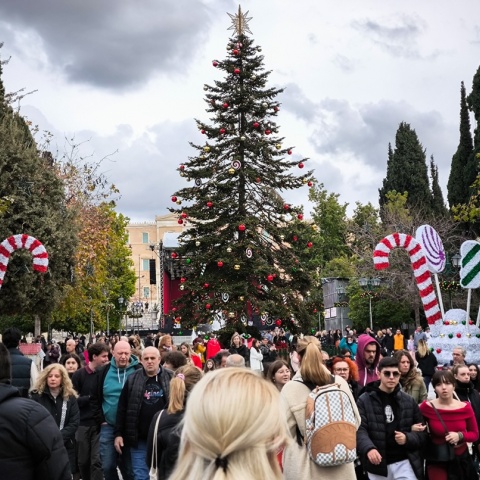 Το χριστουγεννιάτικο δέντρο στην Πλατεία Σύνταγματος