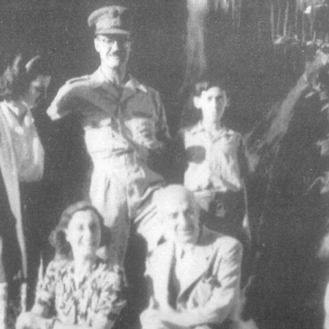 Λίβανος 1944 - Όρθιοι: Λένα, Αριστείδης (Τίτης) Τσαουσόπουλος, Χρήστος. Καθιστοί: Έλζα, Μήτσος