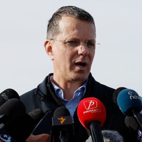 Ρουμανία: Παραιτήθηκε ο υπουργός Άμυνας - Παραδέχθηκε ότι είχε πει ψέματα στο βιογραφικό του