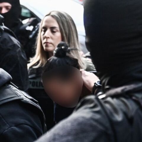 Ανατροπή: Η νύφη-δολοφόνος της Σαλαμίνας δεν αποδέχεται τη δολοφονία -Λέει ότι δεν θυμάται τίποτα