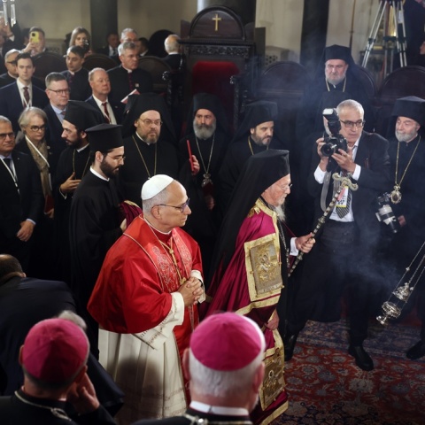 Ο Οικουμενικός Πατριάρχης υποδέχεται στο Φανάρι τον Πάπα Λέοντα ΙΔ’ - Σε εξέλιξη η ιστορική συνάντηση