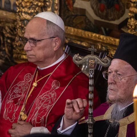 Ιστορική στιγμή: Πάπας Λέων και Πατριάρχης Βαρθολομαίος διάβασαν μαζί το «Πάτερ Ημών» στα Λατινικά 