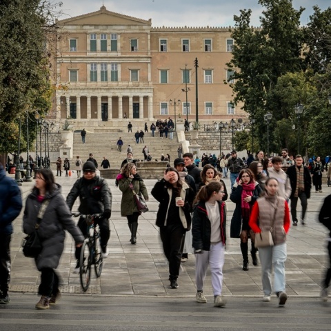 Πολίτες στην πλατεία Συντάγματος