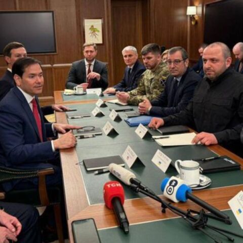 Σε εξέλιξη οι κρίσιμες συνομιλίες ΗΠΑ-Ουκρανίας στη Φλόριντα - Η Ουάσινγκτον πιέζει το Κίεβο για το εδαφικό