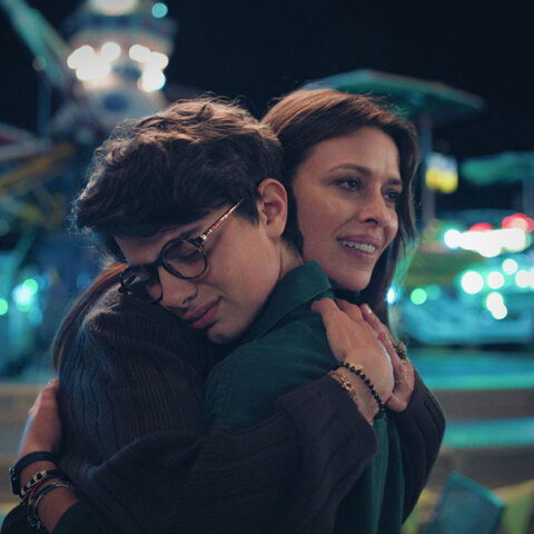 To αγόρι με το ροζ παντελόνι