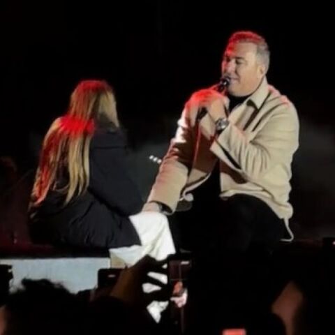 O Αντώνης Ρέμος ανέβασε στη σκηνή την 10χρονη κόρη του - Το τραγούδι που της αφιέρωσε