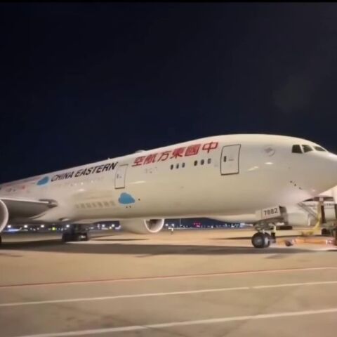 Ένα αεροσκάφος των ανατολικών κινεζικών αερογραμμών