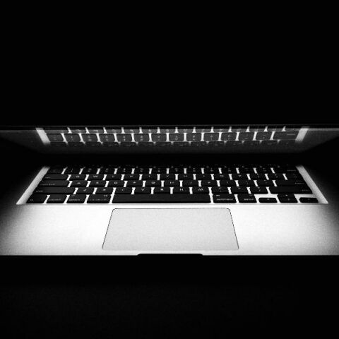 «Γιατροί-μαϊμού» μέσω deepfake προωθούν ψεύτικες θεραπείες στο TikTok