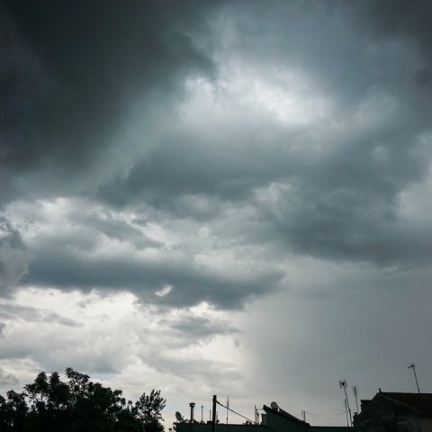 Κακοκαιρία Byron: Μήνυμα του 112 σε Τρίκαλα, Καρδίτσα και Φθιώτιδα