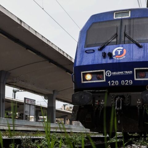 Η Hellenic Train διέκοψε τα δρομολόγια Λάρισα-Λειανοκλάδι λόγω υπερχείλισης Ενιπέα - Επιβάτες μεταφέρθηκαν με λεωφορεία για να συνεχίσουν το ταξίδι τους.