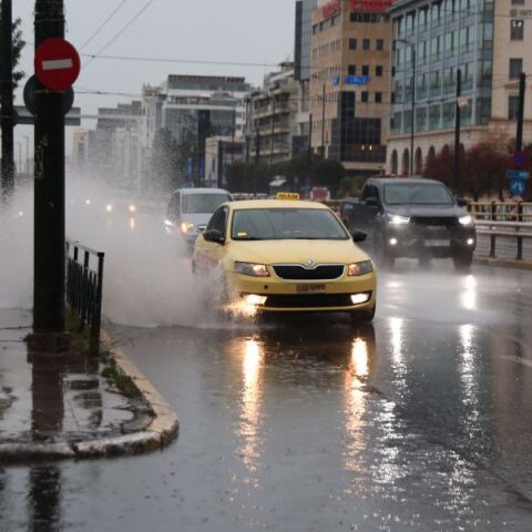 Meteo: Πάνω από 260 χιλιοστά βροχής στη Βλυχάδα Αττικής, 278 στο Νεοχώρι Χαλκιδικής - Ο χάρτης δείχνει υψηλές καταγραφές σε δεκάδες σταθμούς.