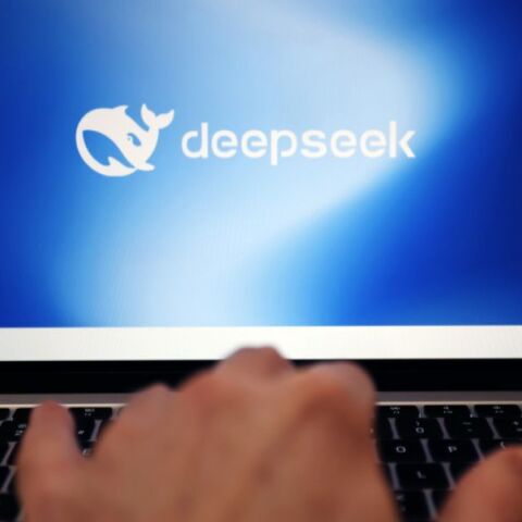 Η κινεζική DeepSeek έκανε open source μοντέλο τεχνητής νοημοσύνης που έλαβε χρυσό μετάλλιο στη Διεθνή Μαθηματική Ολυμπιάδα για την ικανότητα συλλογισμού του.