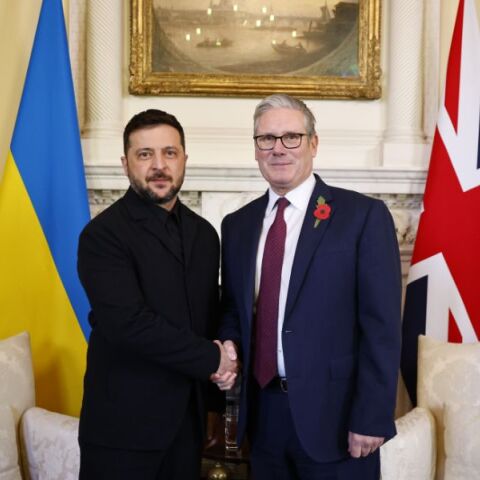 Ουκρανία: Ο Ζελένσκι συναντά Στάρμερ, Μακρόν και Μερτς στο Λονδίνο για ειρηνευτικές συνομιλίες - Χώρες της ΕΕ υπέρ αποζημιώσεων από δεσμευμένα ρωσικά κεφάλαια
