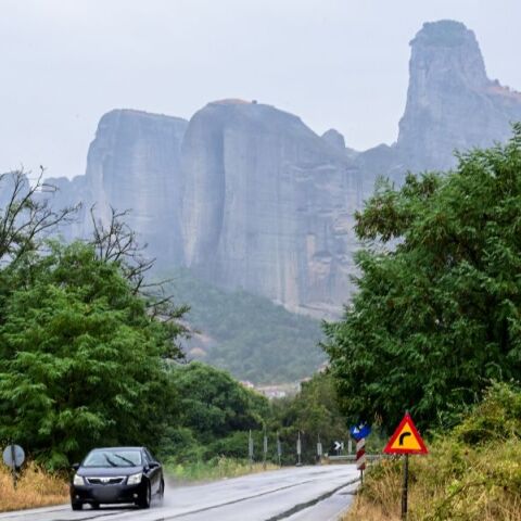 Με χαμηλές θερμοκρασίες και τοπικές βροχές ο καιρός την Τετάρτη