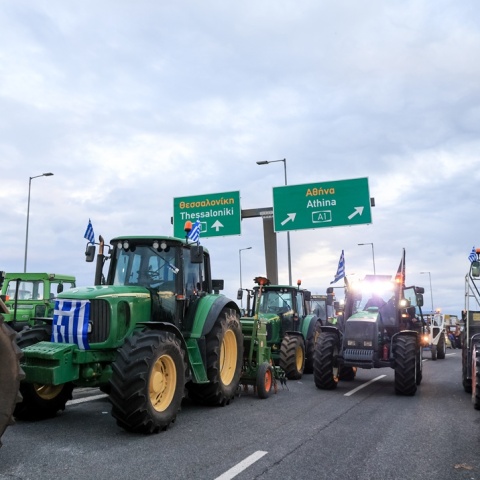 Αγρότες στο μπλόκο της Νίκαιας