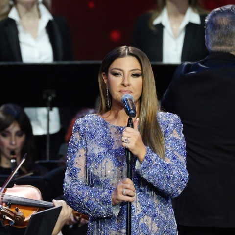 Έλενα Παπαρίζου