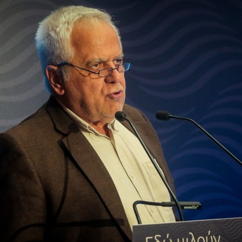 Πάσχος Μανδραβέλης