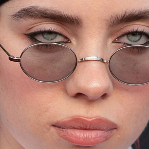 Μπίλι Άιλις: Η Αμερικανίδα τραγουδίστρια ζητά μεταρρύθμιση στην οπλοκατοχή μετά τις μαζικές επιθέσεις σε ΗΠΑ και Αυστραλία