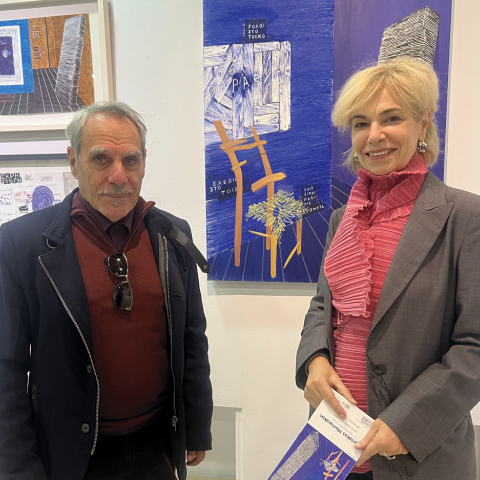 Ο Κυριάκος Μορταράκος με την Κατερίνα Κοσκινά στην Πινακοθήκη Δήμου Αθηναίων, στην αναδρομική έκθεσή του με τίτλο «Αναδρομή».