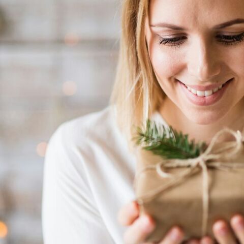 Ποιοι γιορτάζουν σήμερα 22 Δεκεμβρίου 2025; Το εορτολόγιο της Athens Voice σου τους θυμίζει. Μην ξεχάσεις να τους δώσεις τις καλύτερες ευχές σου!