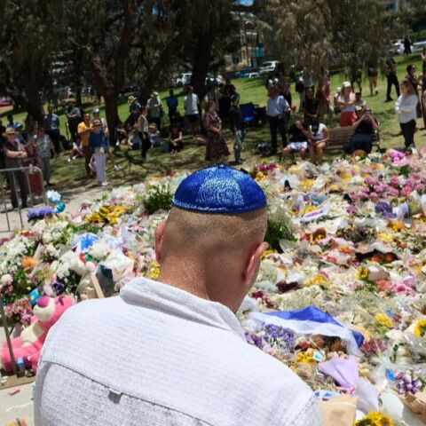 Σίδνεϊ: 59 κατηγορίες αντιμετωπίζει ο δράστης για φόνο και τρομοκρατία - Οδύνη στις κηδείες των θυμάτων