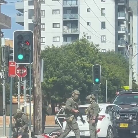 Ένοπλοι Αυστραλοί αστυνομικοί των ειδικών δυνάμεων μόλις έχουν εξουδετερώσει επίδοξους τρομοκράτες