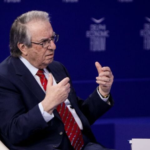 Μπαμπινιώτης: Η σύγκριση των ελληνικών λέξεων με τις αγγλικές - Ποια γλώσσα έχει τη μεγαλύτερη διαφάνεια;