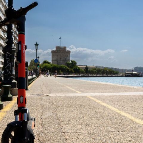 Συνελήφθη 29χρονος στη Θεσσαλονίκη που εμβόλισε και χτύπησε στο κεφάλι αναβάτη ηλεκτρικού πατινιού - Στο νοσοκομείο με τραύματα στο κεφάλι ο 28χρονος παθών