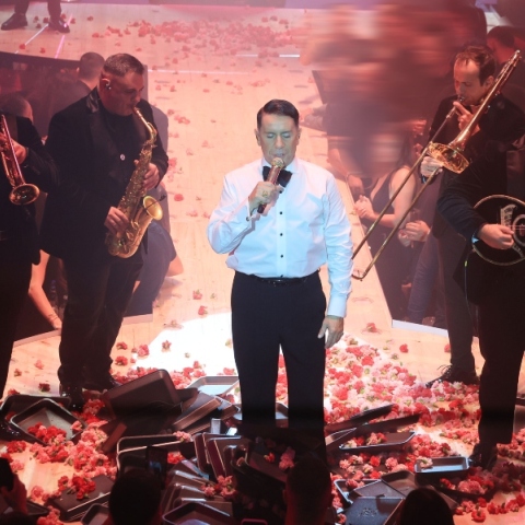 Γιώργος Μαζωνάκης: Το παιδί της νύχτας και οι μεγάλοι που παριστάνουν τους δικαστές