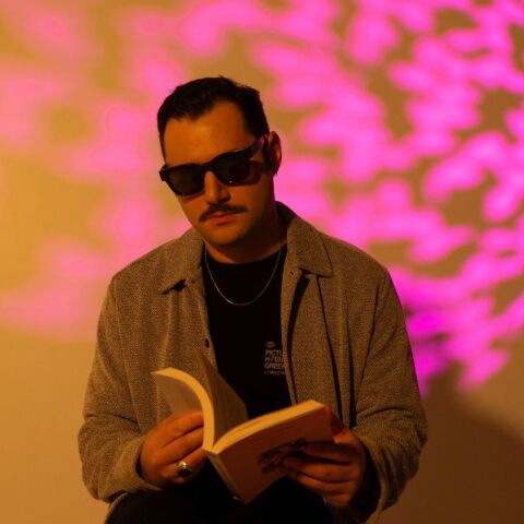 Ο Γιώργος Γκέκας κυκλοφορεί το νέο του σινγκλ «Άνθισα»