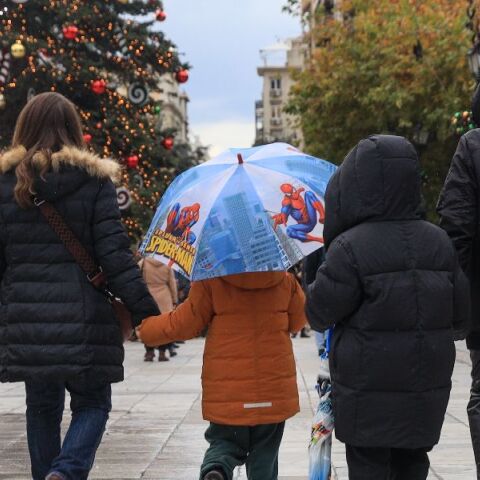 Καιρός: Χριστούγεννα με βροχές και καταιγίδες - Πού θα σημειωθούν έντονα φαινόμενα σήμερα