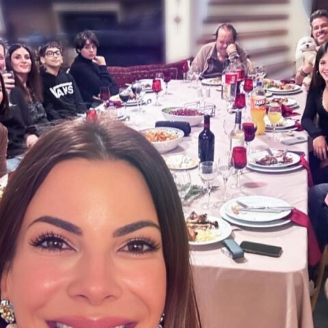 Η οικογένεια του Γιάννη Πάριου σε μία φωτογραφία -  4 γιοι, 4 εγγόνια, 3 νύφες, 2 σκυλιά