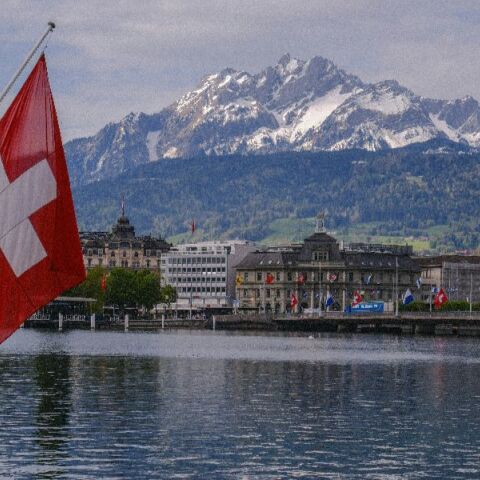 Η Ελβετία δεν μπορεί να υπερασπιστεί τον εαυτό της απέναντι σε μια γενικευμένη επίθεση, λέει ο αρχηγός του στρατού