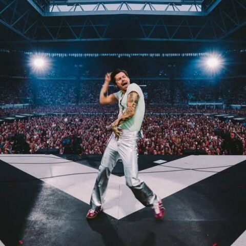 Ο  Χάρι Στάιλς επιστρέφει με ένα νέο βίντεο με τίτλο «Forever, Forever»