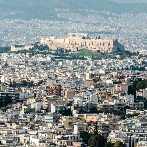 Οι 30 μόνιμες παροχές που «κέρδισαν» μισθωτοί, συνταξιούχοι και νοικοκυριά το 2025