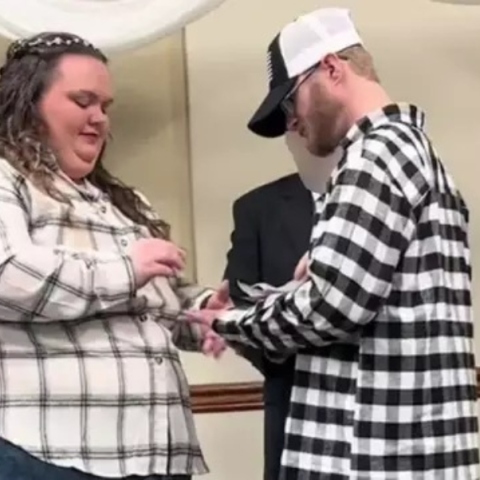 Γιατί ο γάμος δύο νεαρών ανθρώπων να πυροδοτήσει τόσο μίσος για την εμφάνισή τους 